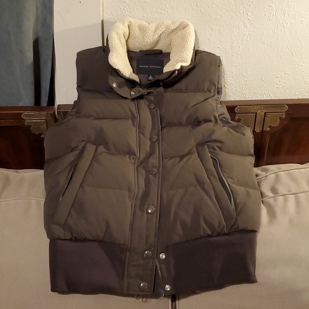 Banana Republic Hooded Down Puffer Vest